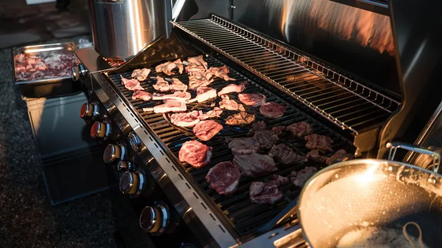 Dry-Aged-Steaks auf dem Grill im Ristorante Waldblick